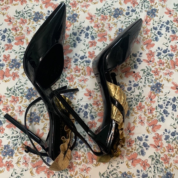 Saint Laurent patent leather high heel evening shoe with gold ribbon - Picture 5 of 10